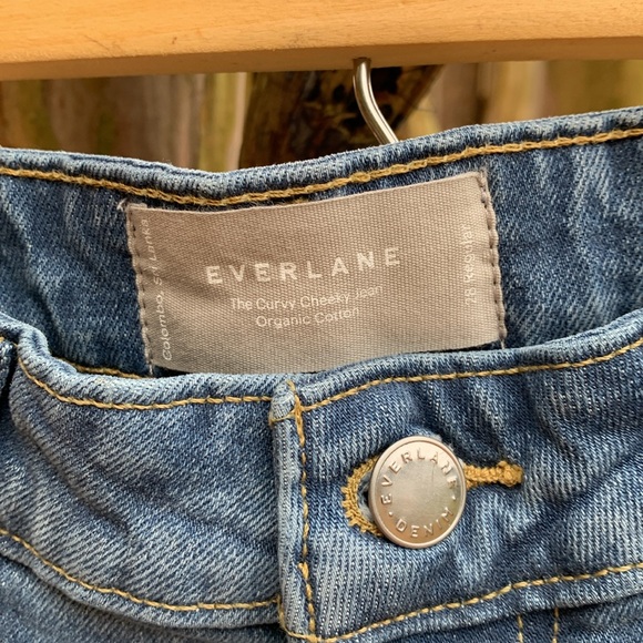 Everlane The Curvy Cheeky Straight Jean in Vintage Wash - Picture 6 of 11